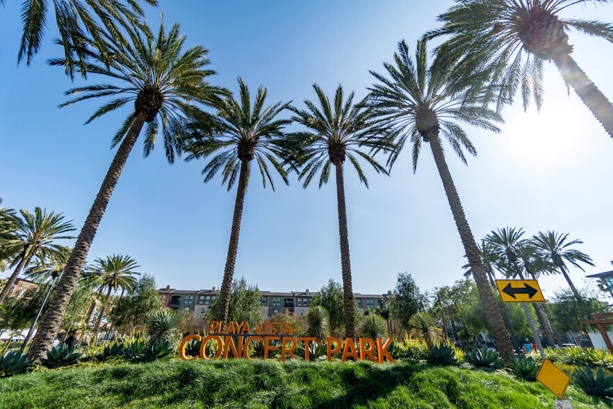 Building Photo - 5350 Playa Vista Dr