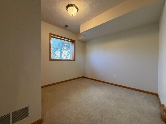 Building Photo - 5653 E Grove Dr SE