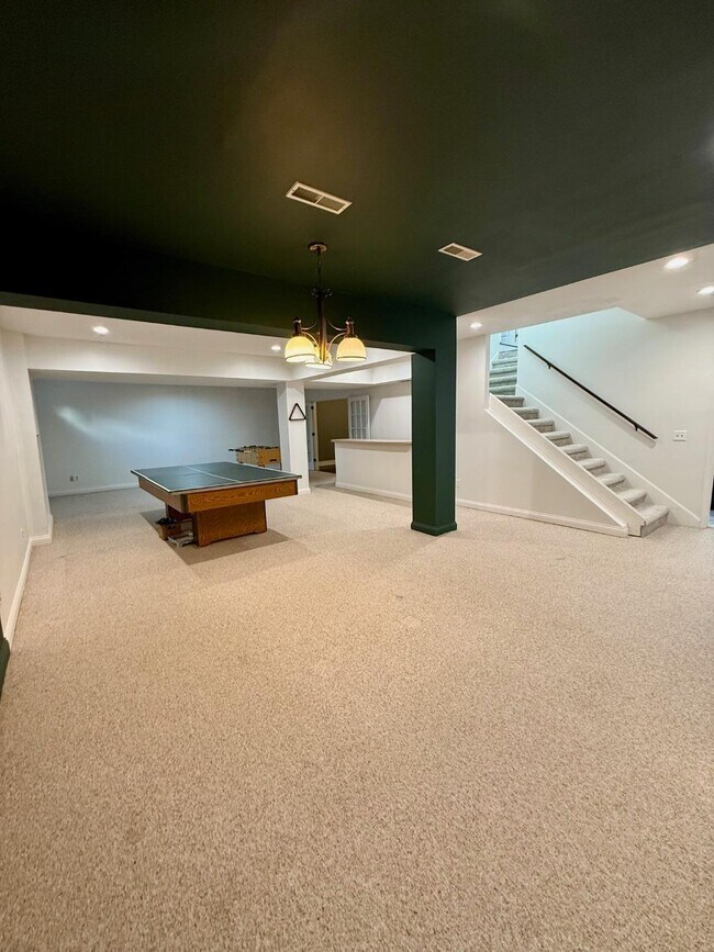 Building Photo - 800 Palomino Ln