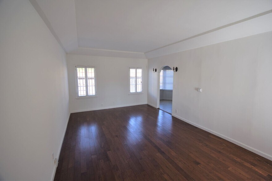 Building Photo - 1415 S Sierra Bonita Ave