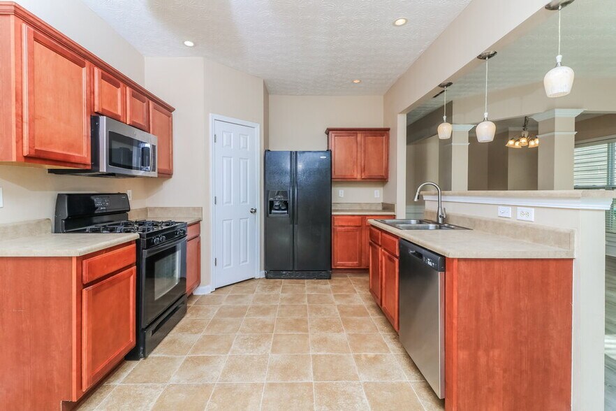 Building Photo - 900 Gardenia Curve