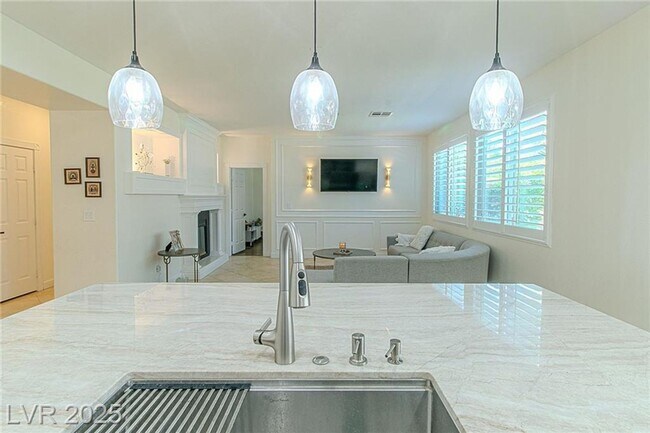 Building Photo - BEAUTIFUL 2 STORY 5 BEDROOM 4 FULL BATHROO...