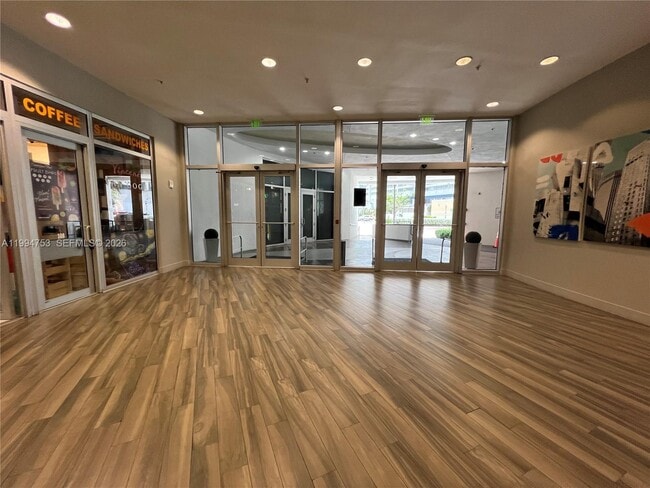 Building Photo - 1750 N Bayshore Dr