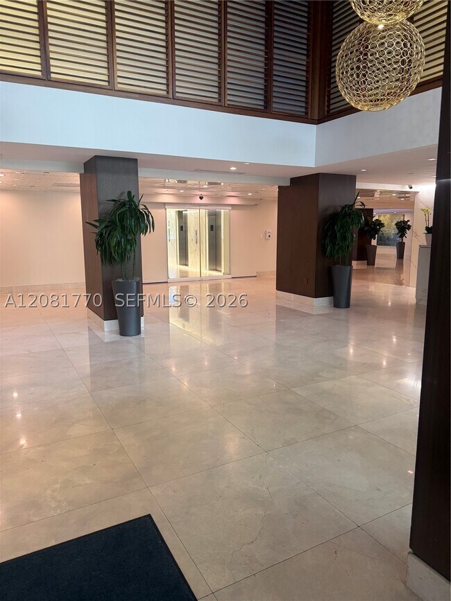 Building Photo - 540 Brickell Key Dr