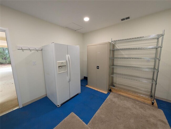 Building Photo - 8481 S Great Oaks Dr