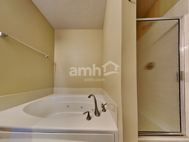 Building Photo - 12711 Buck Run Dr