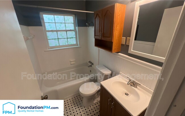 Building Photo - 4634 Amboy Rd