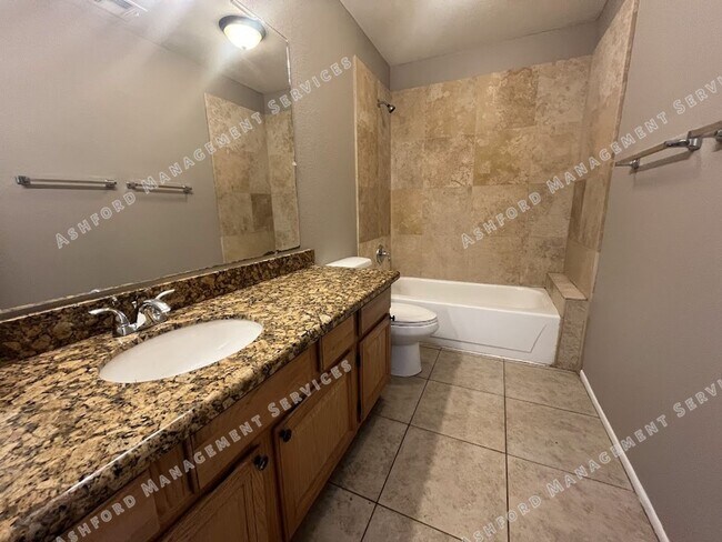 Building Photo - Charming 3 Bedroom, 2.5 Bath Home in North...