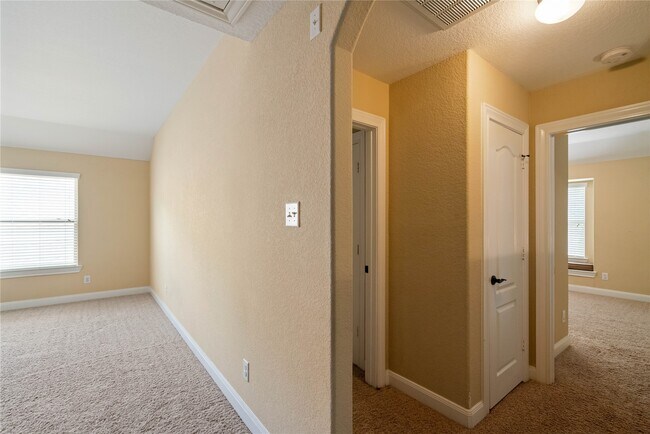 Building Photo - 214 Pinto Point Dr