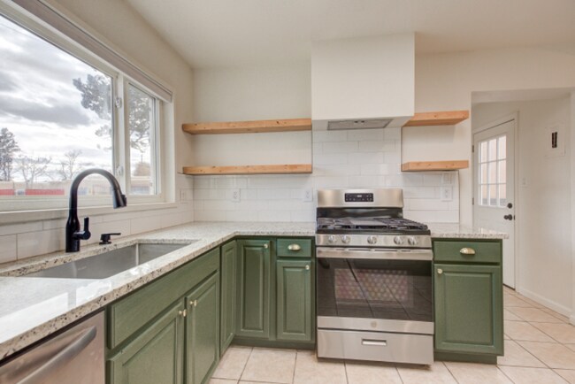 Building Photo - 7601 Hannett Ave NE