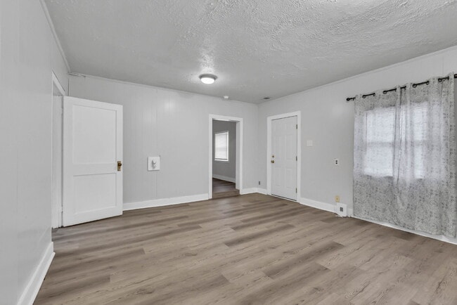 Building Photo - Charming 2-bedroom, 1-bath near downtown Clarksville!