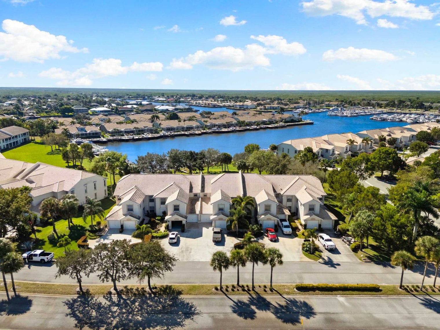 Building Photo - 285 Cays Dr