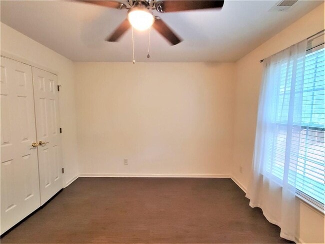 Building Photo - 432 Collins Glen Ct