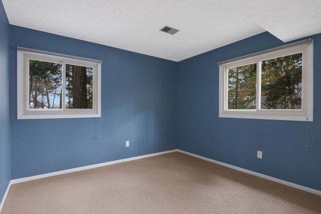 Building Photo - Charming Home at the Base of Old Mission Peninsula