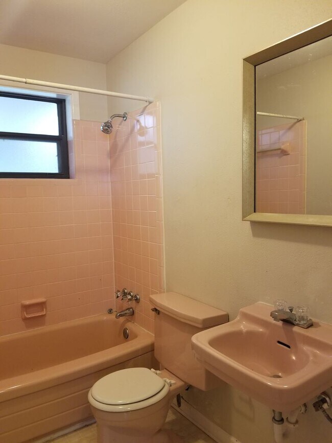 Building Photo - Great 3 bedroom 2 bath home for rent.