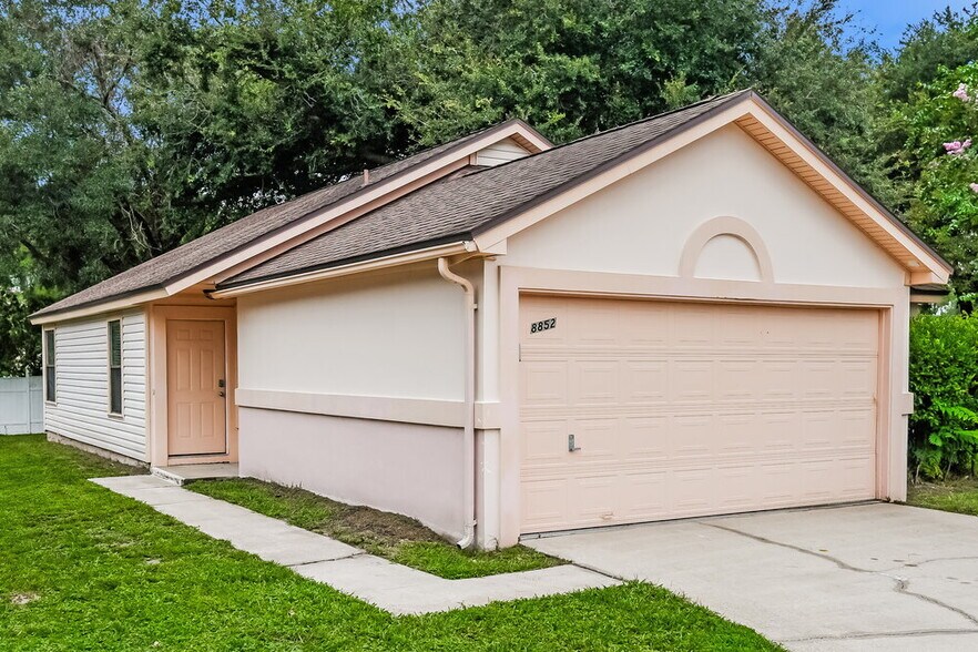 Building Photo - 8852 St Lucia Ct