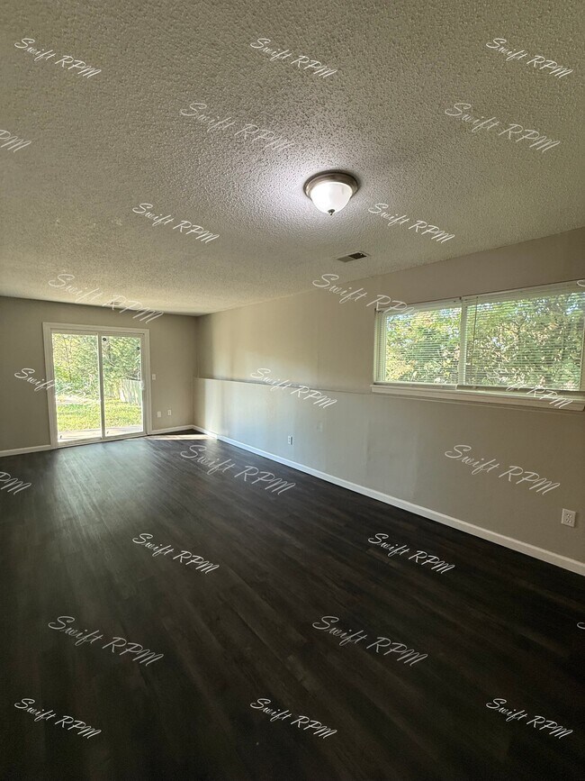 Building Photo - 6453 Hallet St