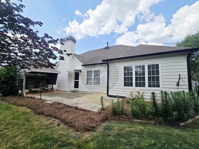 Building Photo - 130 Eagle Glen Dr