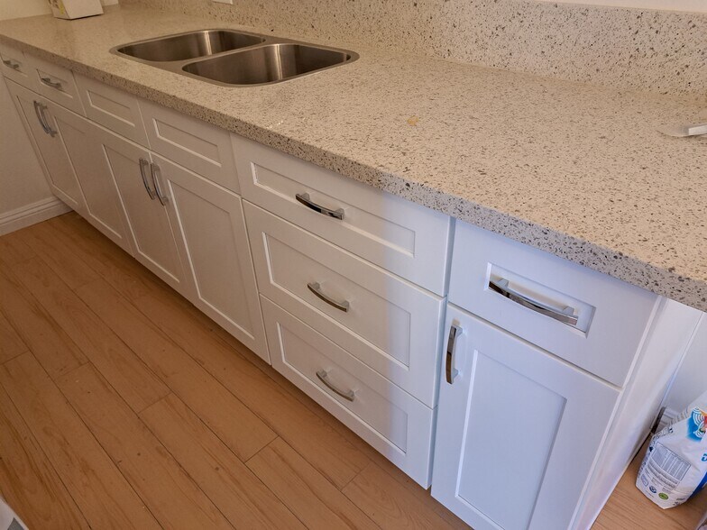 Building Photo - 630 Westbourne Dr