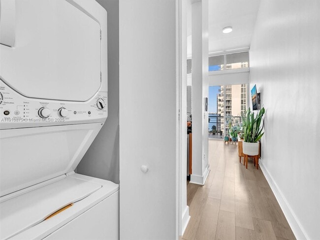 Building Photo - 2200 NE 4th Ave