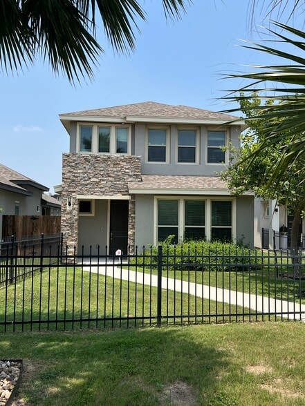 Main View - 10228 N 14th St