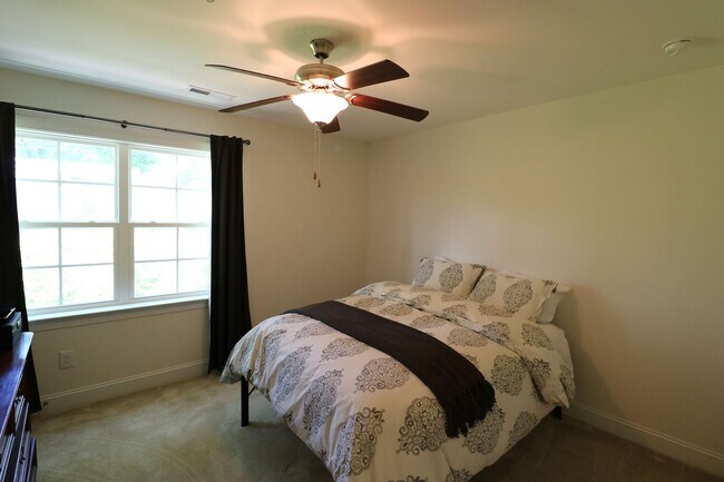 Building Photo - 860 Silver Leaf Dr