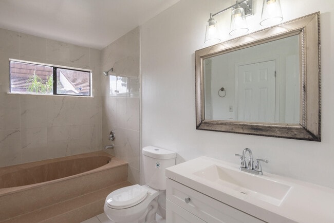 Building Photo - 4135 Palm Bay Cir