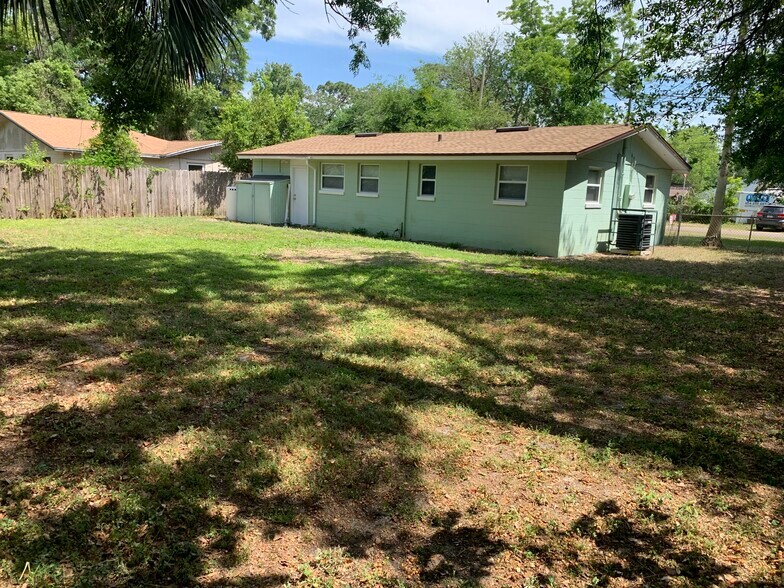 Back Yard - 2841 Carleon Rd