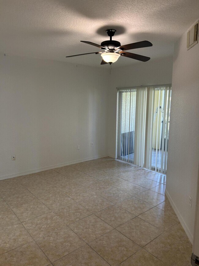 Building Photo - 130 SW Peacock Blvd