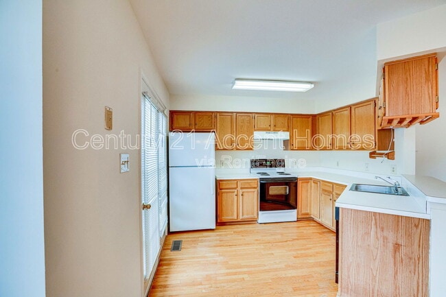 Building Photo - 6008 Keble Dr