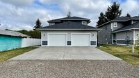 Building Photo - Beautiful 3 Bedroom Duplex with Garage!
