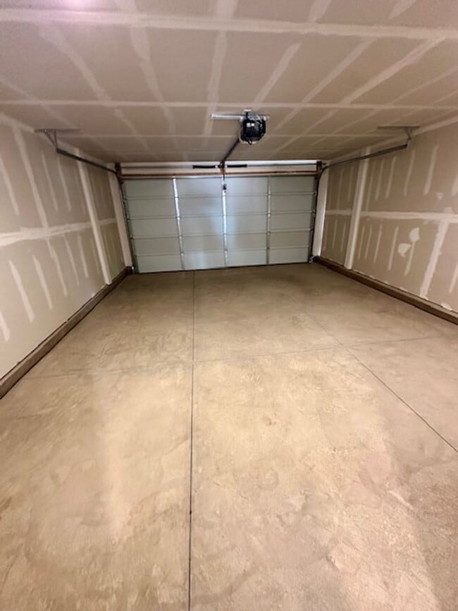 Building Photo - BRAND NEW End Unit Townhome