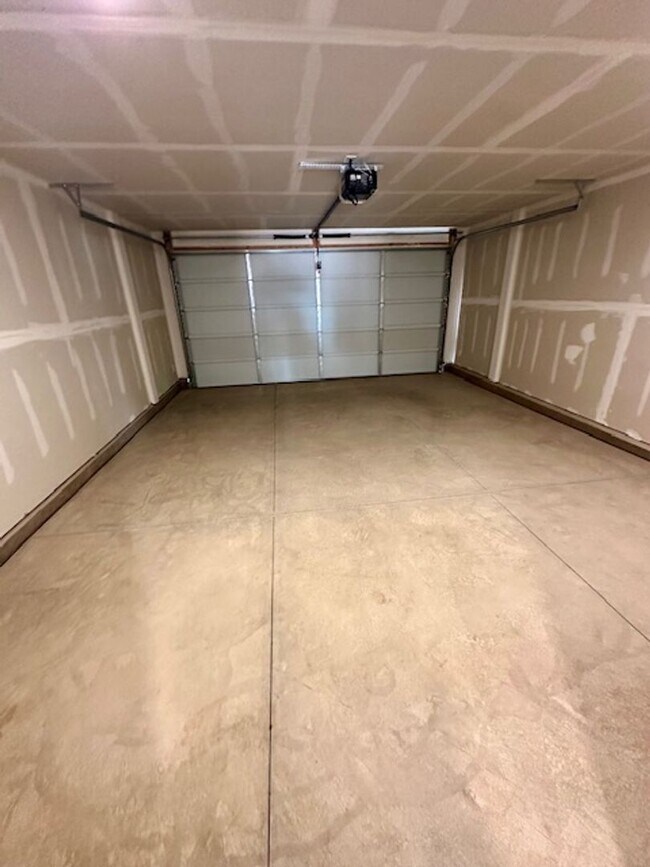 Building Photo - End Unit Townhome