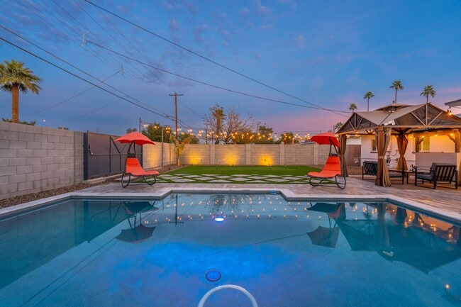 Building Photo - 7902 E Latham St