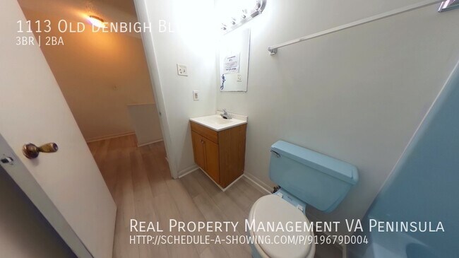 Building Photo - 3 Bedroom Town Home Near Mary Immaculate F...