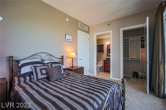 Building Photo - 4575 Dean Martin Dr