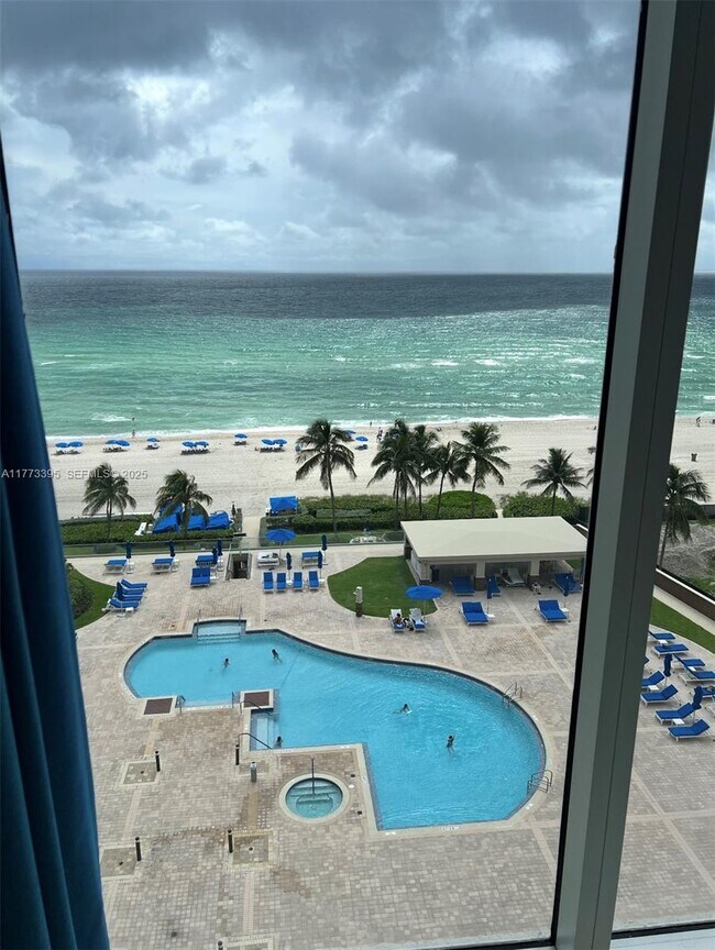 Building Photo - 17555 Collins Ave