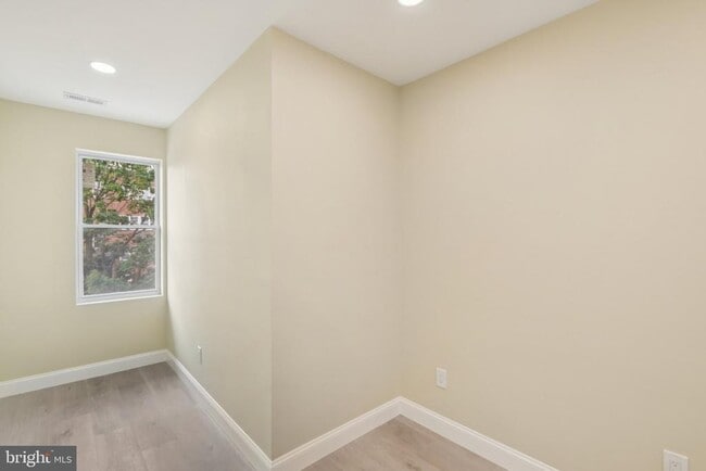 Building Photo - 729 Madison St NW