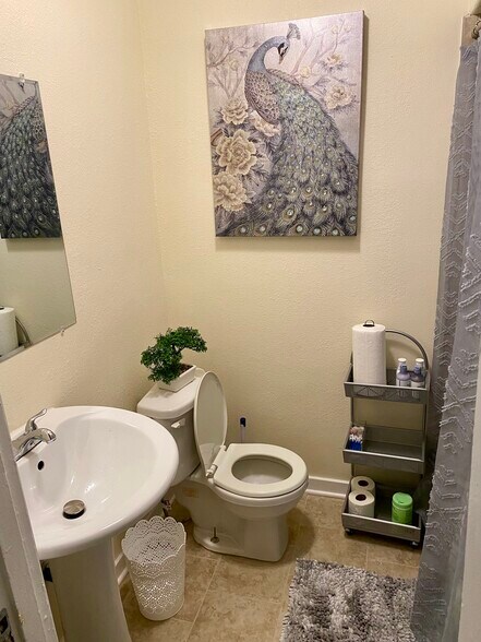 Building Photo - 4704 MacArthur Blvd