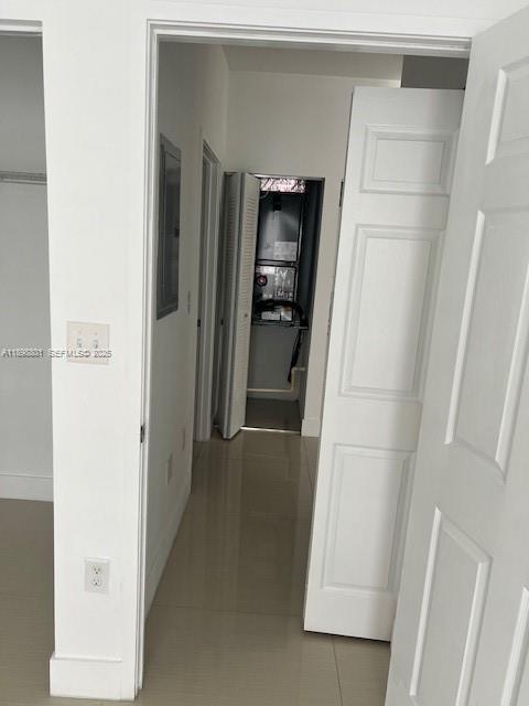 Building Photo - 885 E 1st Ave