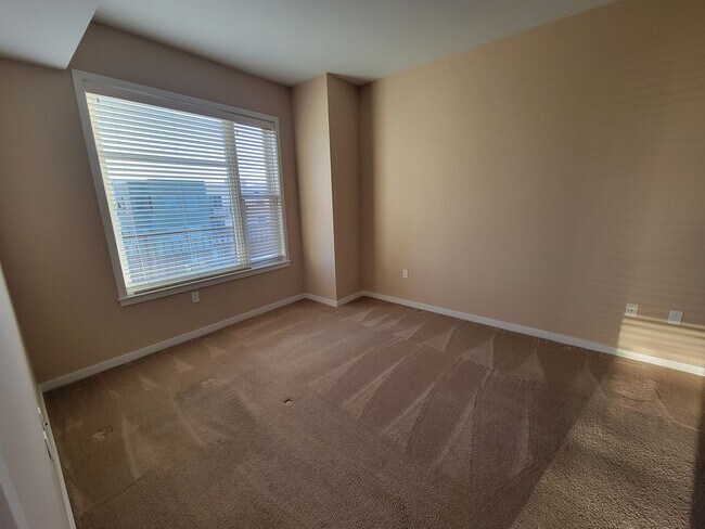 Building Photo - Luxury, Spacious 1 bedroom Apartment in Boulder at the Famous Peloton