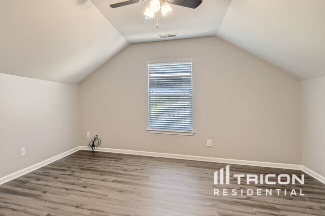 Building Photo - 1804 Hoosac Dr