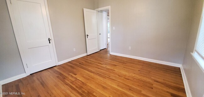 Building Photo - 1123 Brierfield Dr