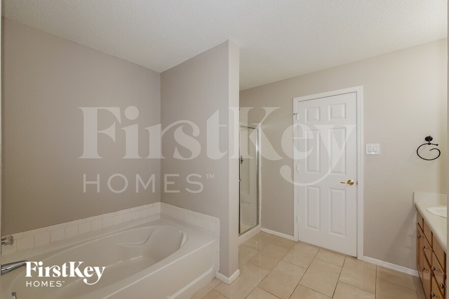Building Photo - 6845 Woodland Heights Dr