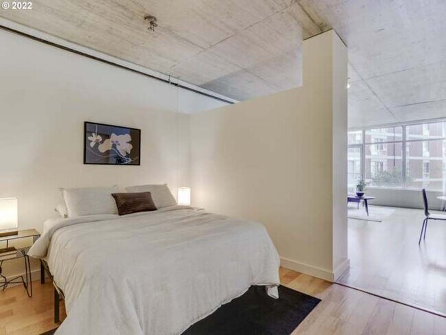 Building Photo - 1926 W Burnside St