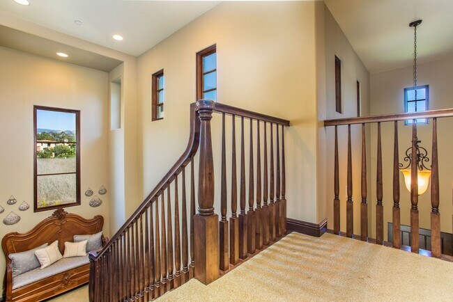 Building Photo - Large 5 bed / 5 bath Tuscan Style Home on ...