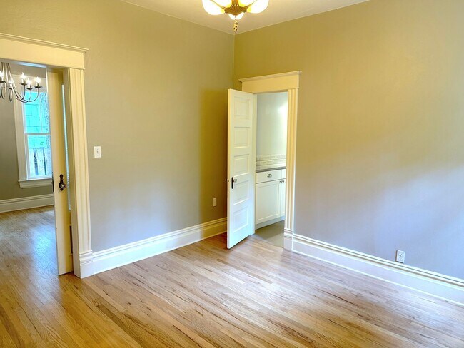 Building Photo - Beautiful 4- Bedroom North End Home