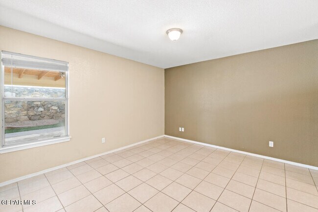 Building Photo - 14056 Tierra Venado Dr