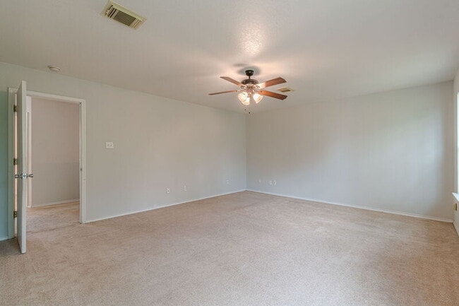 Building Photo - 164 Springtree Hollow