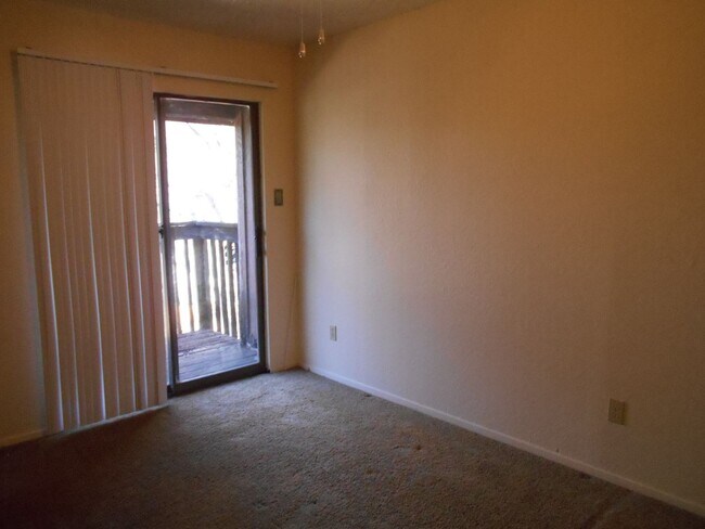 Building Photo - Yuhashi Properties1 (1606 Waterloo Trl)